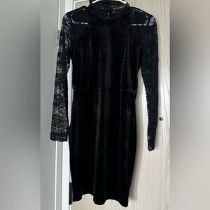 ONLY Elegant Black Velvet Dress with Lace Sleeves